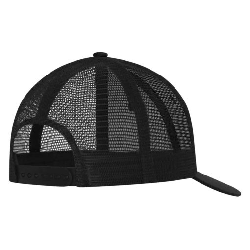 Casquette de couleur noire avec bouton à pression à l'arrière